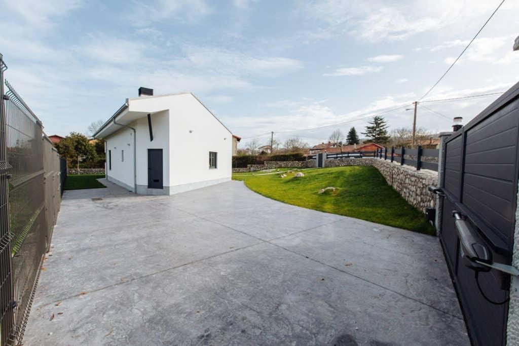 La llosina Vivienda Vacacional alquiler íntegro Llanes Exterior foto